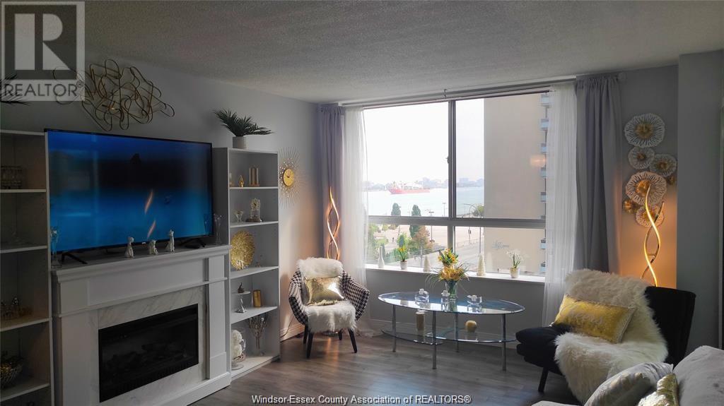 Property at 75 RIVERSIDE DRIVE Unit# 507 image 5