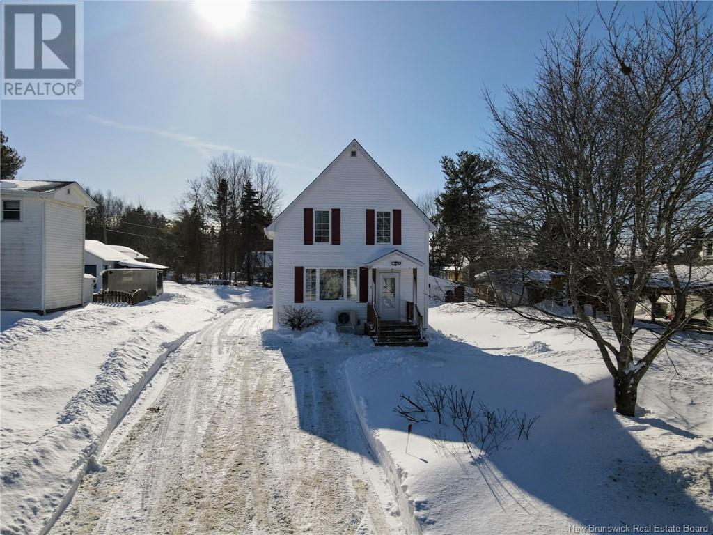 27 Acadie Street, Bouctouche, New Brunswick  E4S 2T6 - Photo 2 - NB113073