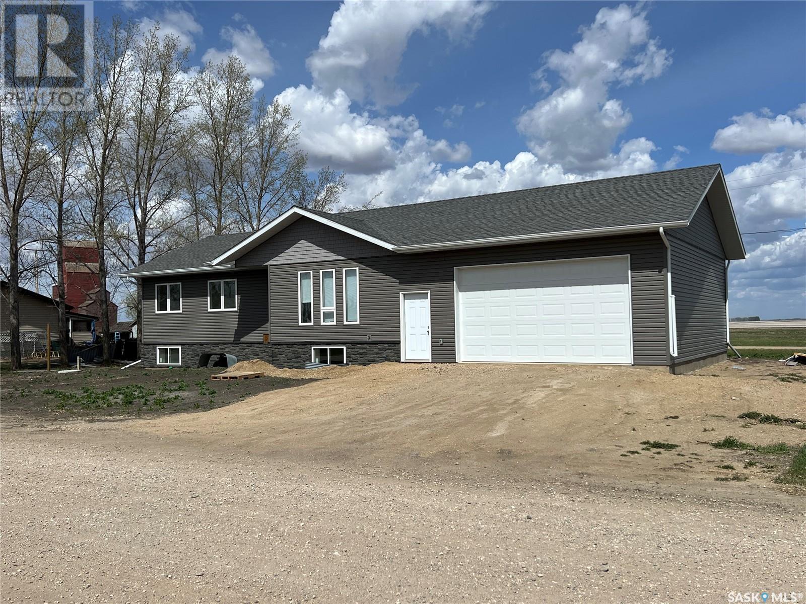 109 First Street, Beatty, Saskatchewan  S0J 0C0 - Photo 2 - SK997017
