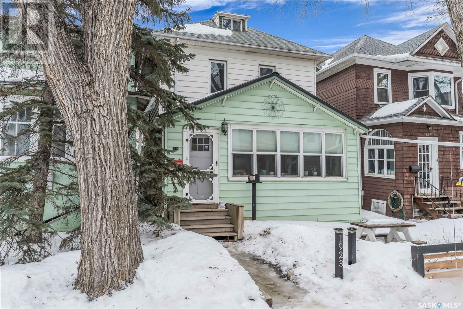Property at 1923 RAE STREET image 1