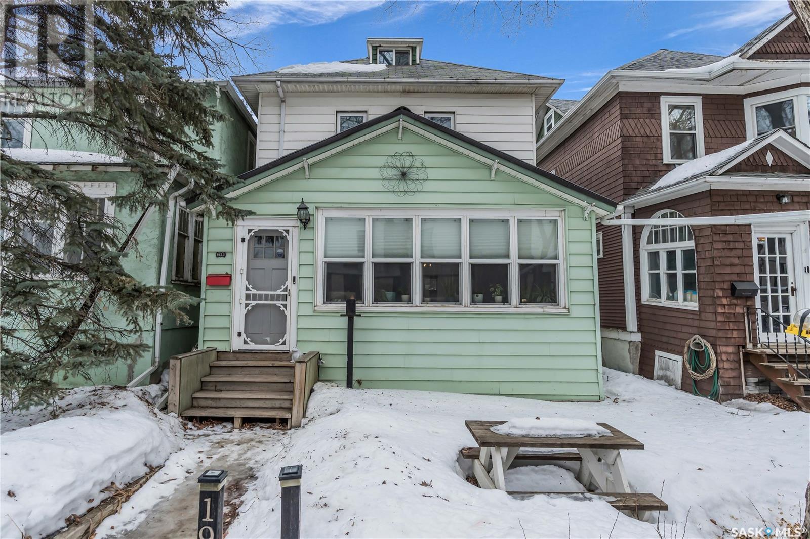 Property at 1923 RAE STREET image 2
