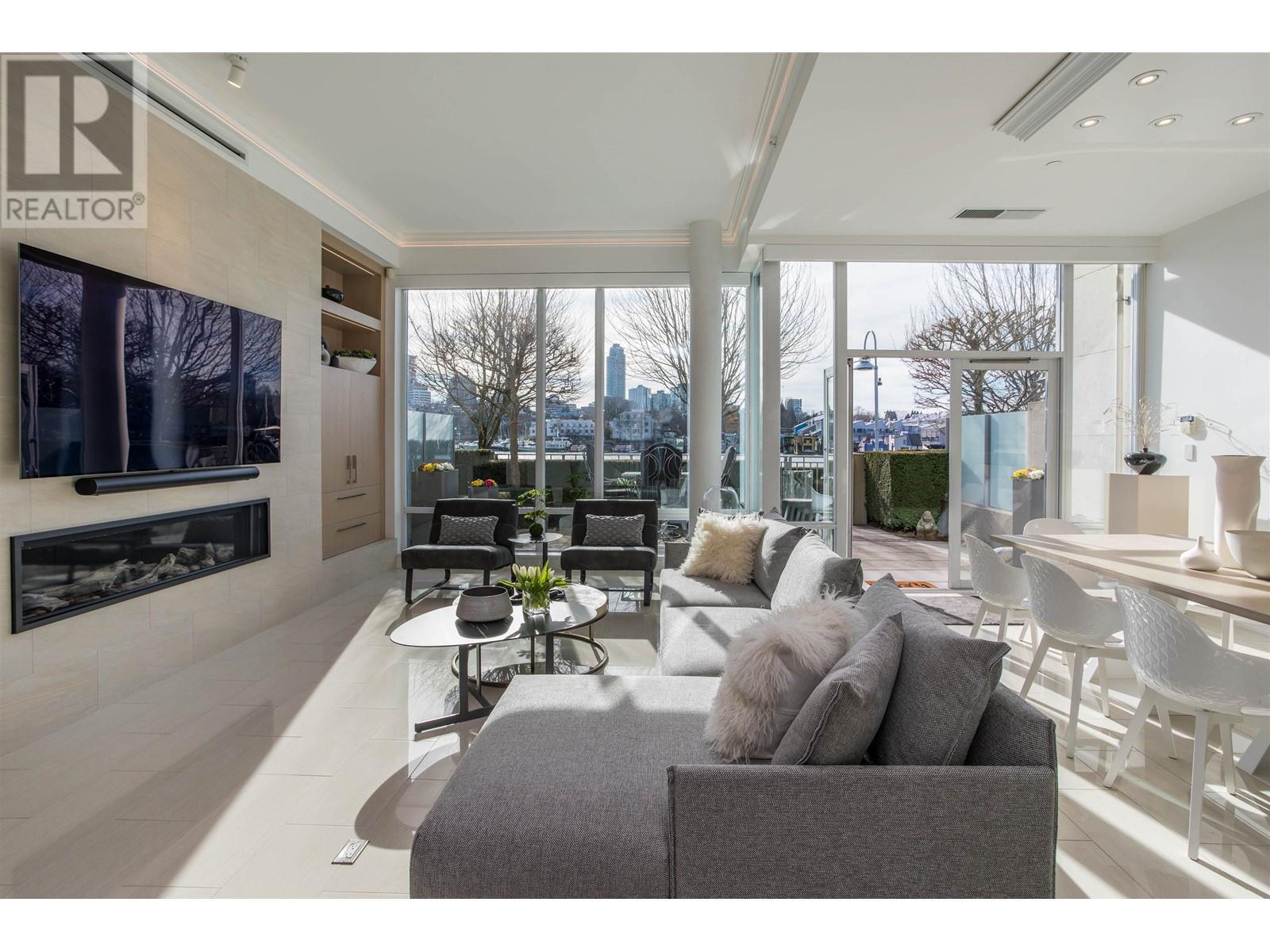 Property at TH105 426 BEACH CRESCENT image 1