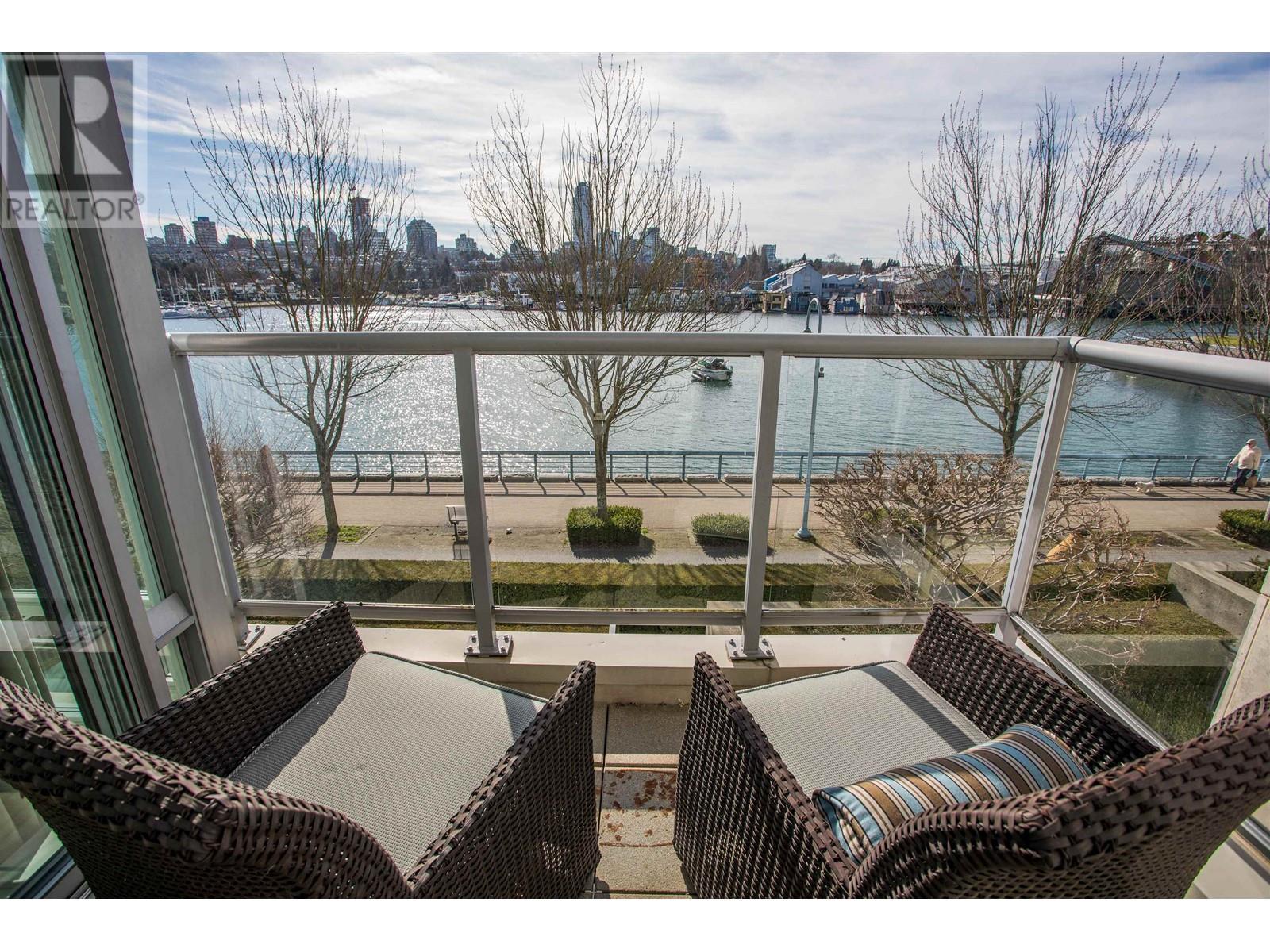 Listing Picture 16 of 40 : TH105 426 BEACH CRESCENT, Vancouver / 溫哥華 - 魯藝地產 Yvonne Lu Group - MLS Medallion Club Member
