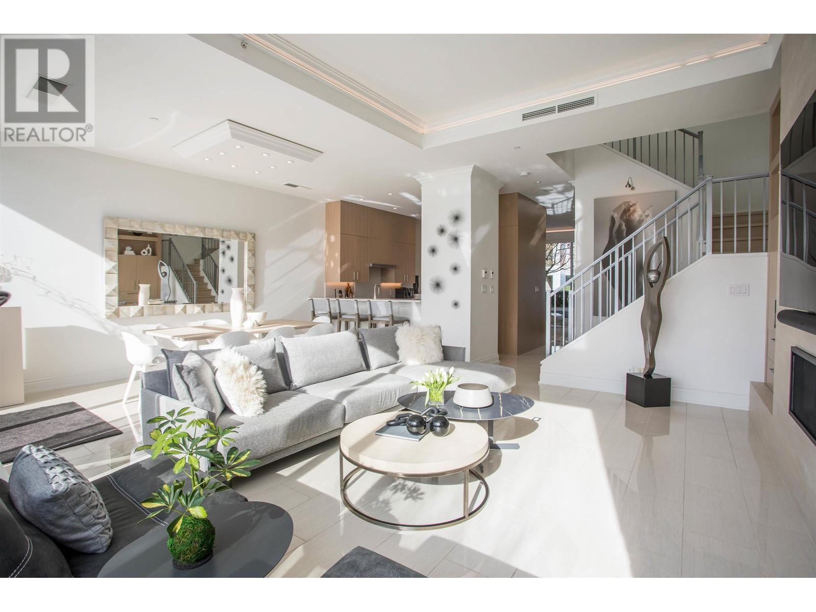 Property at TH105 426 BEACH CRESCENT image 2
