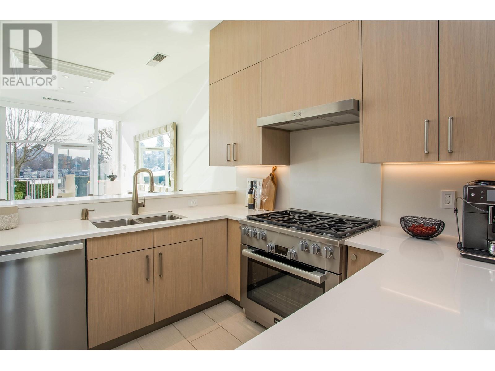 Listing Picture 13 of 40 : TH105 426 BEACH CRESCENT, Vancouver / 溫哥華 - 魯藝地產 Yvonne Lu Group - MLS Medallion Club Member