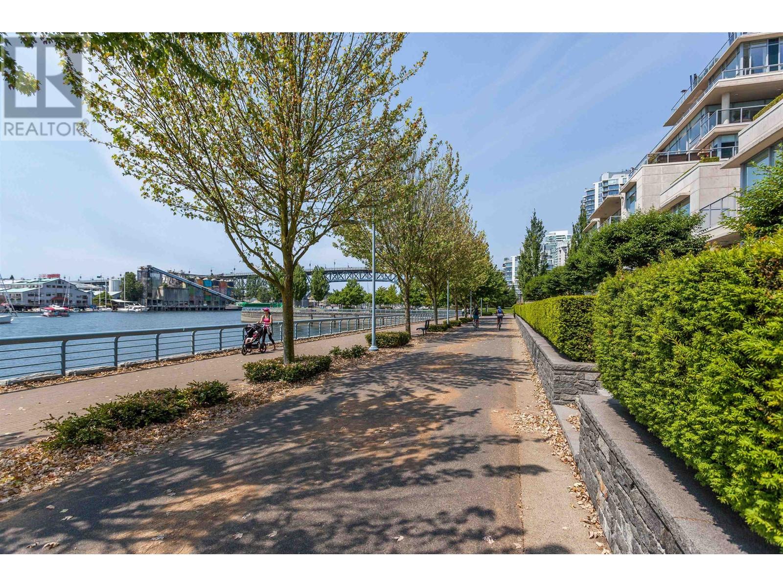 Listing Picture 35 of 40 : TH105 426 BEACH CRESCENT, Vancouver / 溫哥華 - 魯藝地產 Yvonne Lu Group - MLS Medallion Club Member