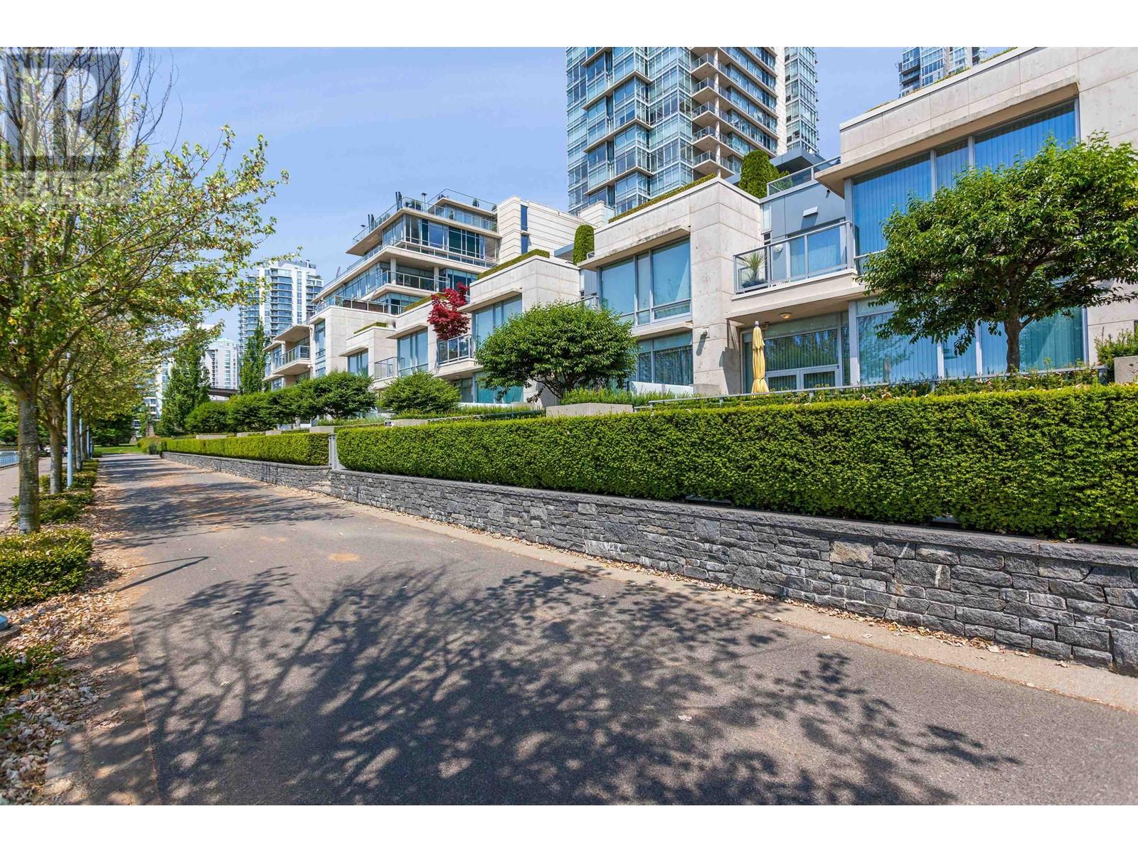 Listing Picture 36 of 40 : TH105 426 BEACH CRESCENT, Vancouver / 溫哥華 - 魯藝地產 Yvonne Lu Group - MLS Medallion Club Member