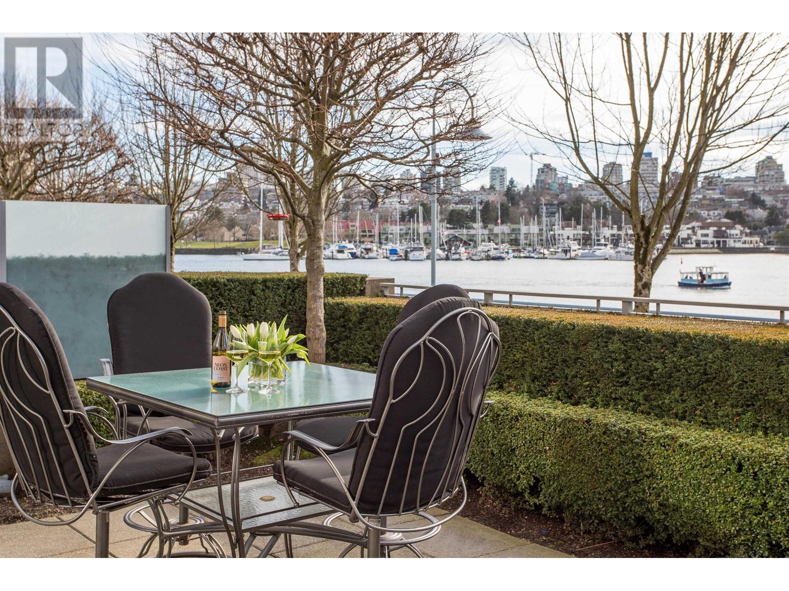 Listing Picture 9 of 40 : TH105 426 BEACH CRESCENT, Vancouver / 溫哥華 - 魯藝地產 Yvonne Lu Group - MLS Medallion Club Member