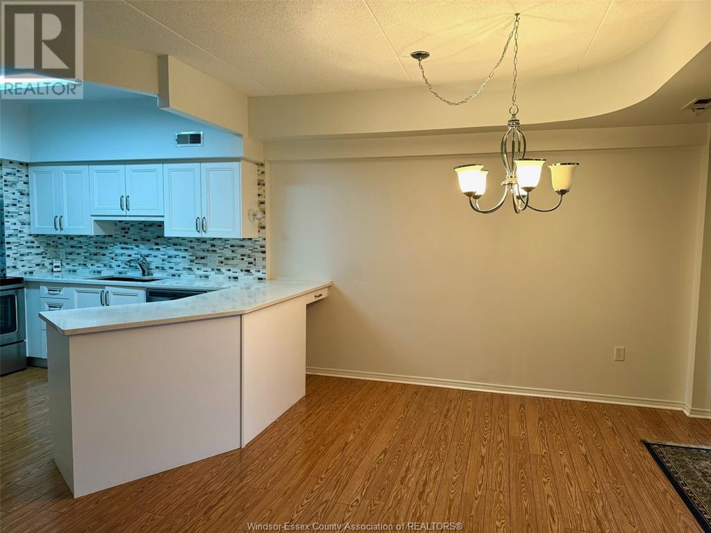 Property at 5064 WYANDOTTE STREET East Unit# 206 image 5