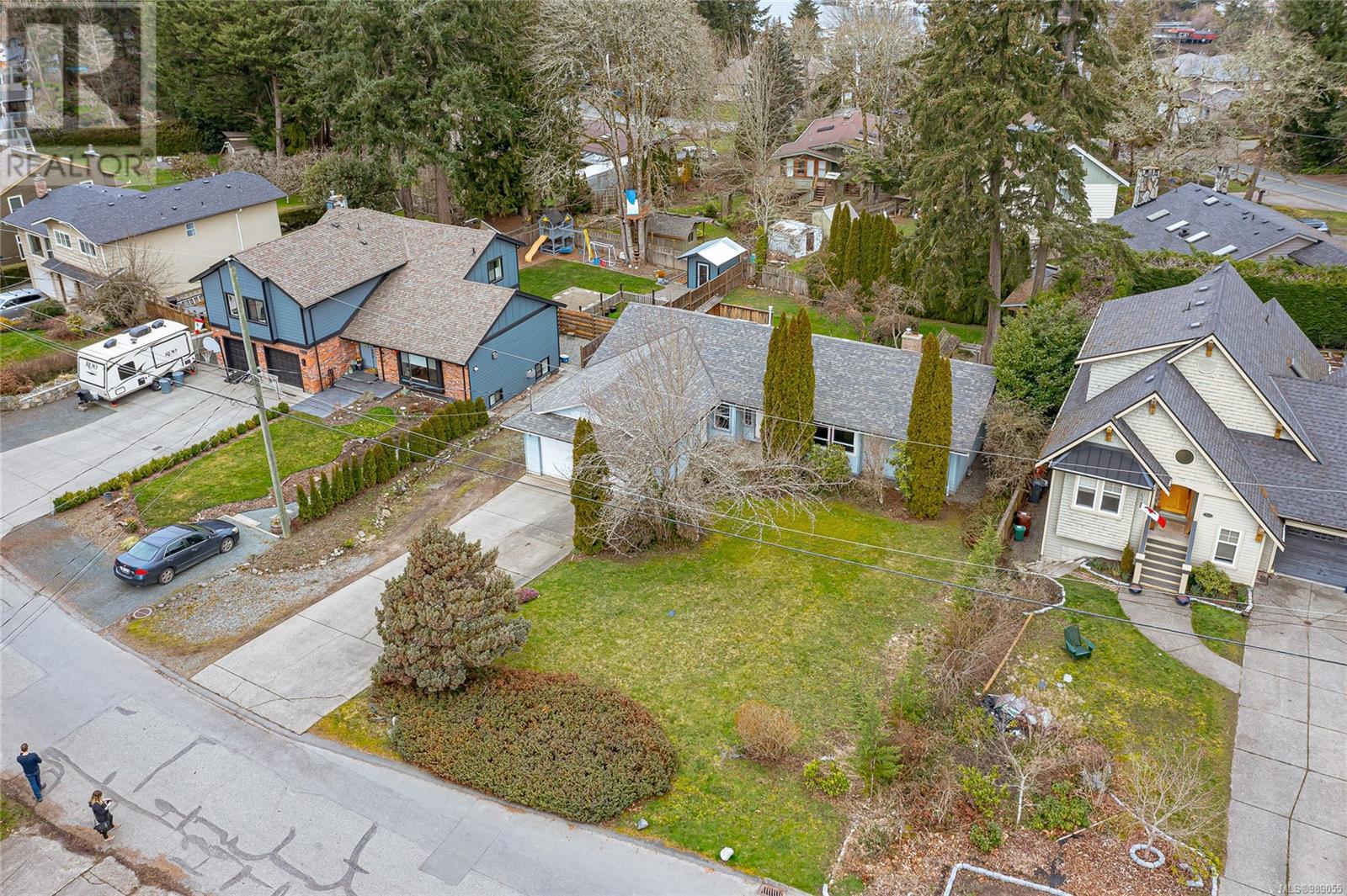 Property at 872 Brentwood Hts image 2