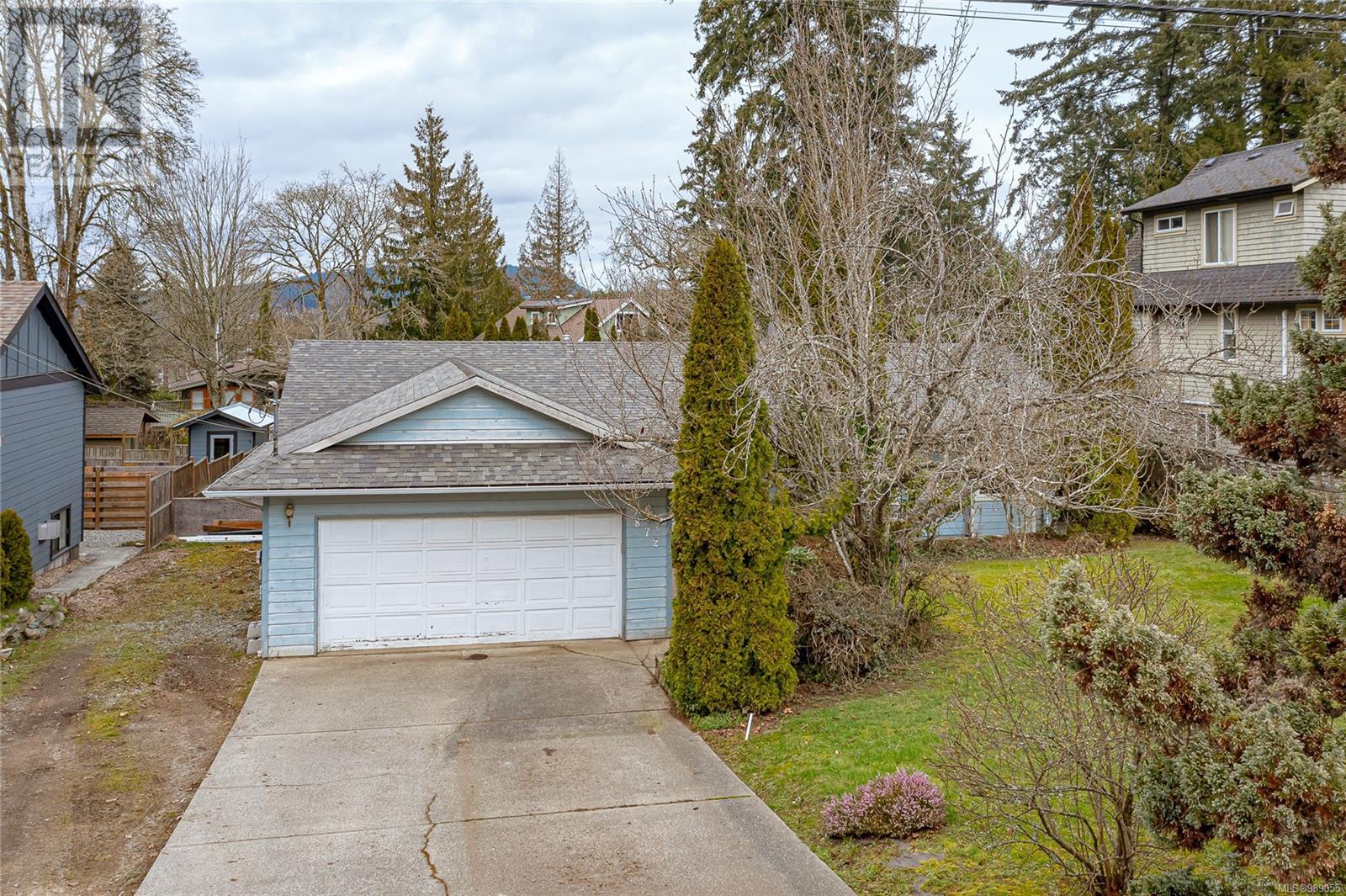 Property at 872 Brentwood Hts image 3