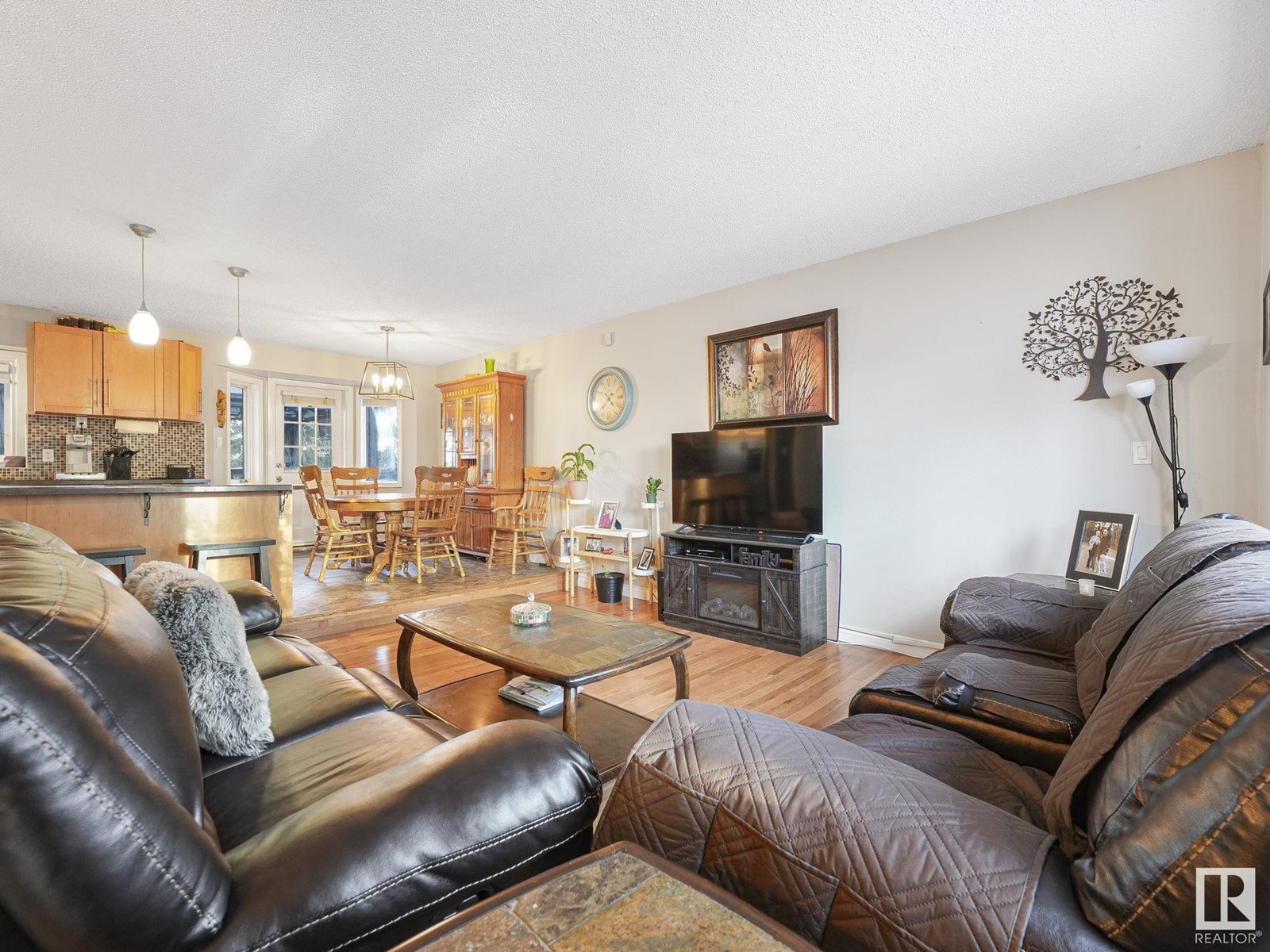Property at 2623 35 ST NW image 5