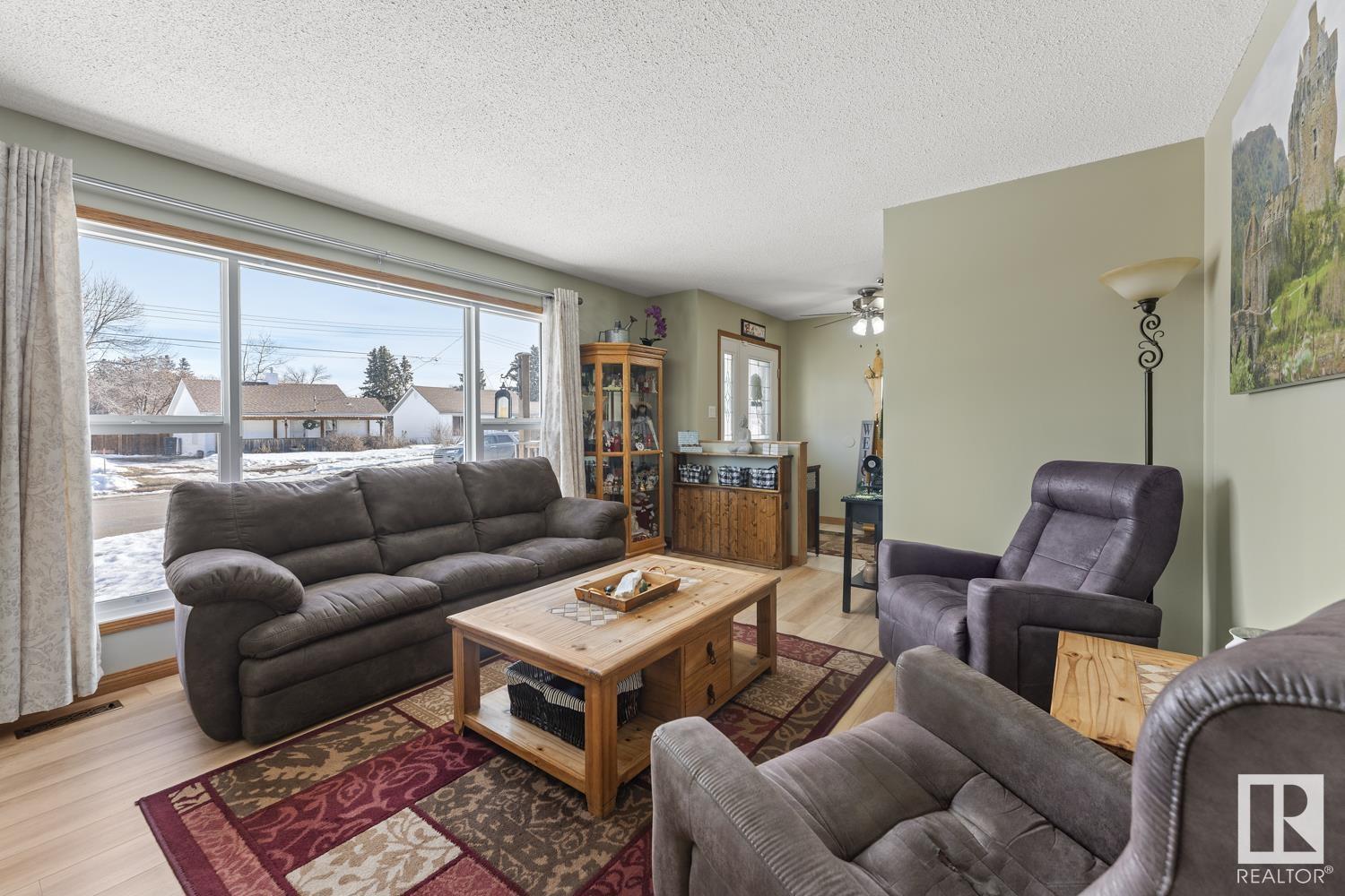 Property at 1209 8 ST image 5