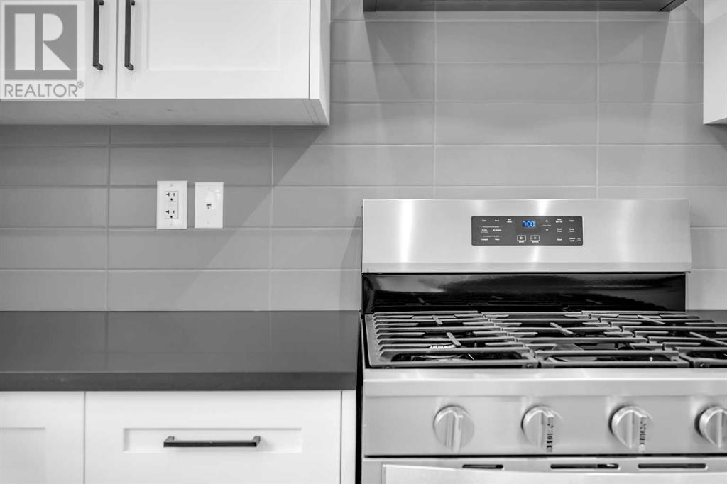 427 Hotchkiss Manor, Calgary, Alberta  T3S 0N3 - Photo 14 - A2192583