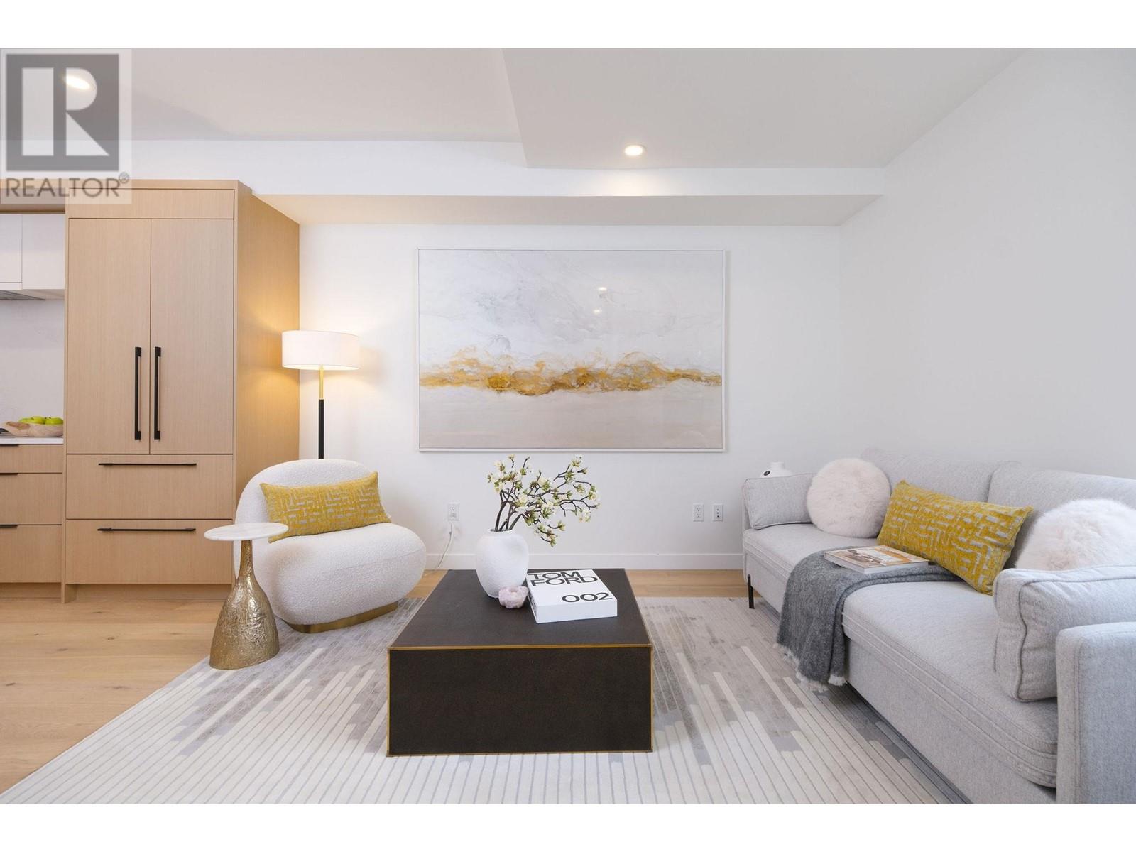 114 649 E 3rd Street, North Vancouver, British Columbia  V7L 1G6 - Photo 1 - R2973066