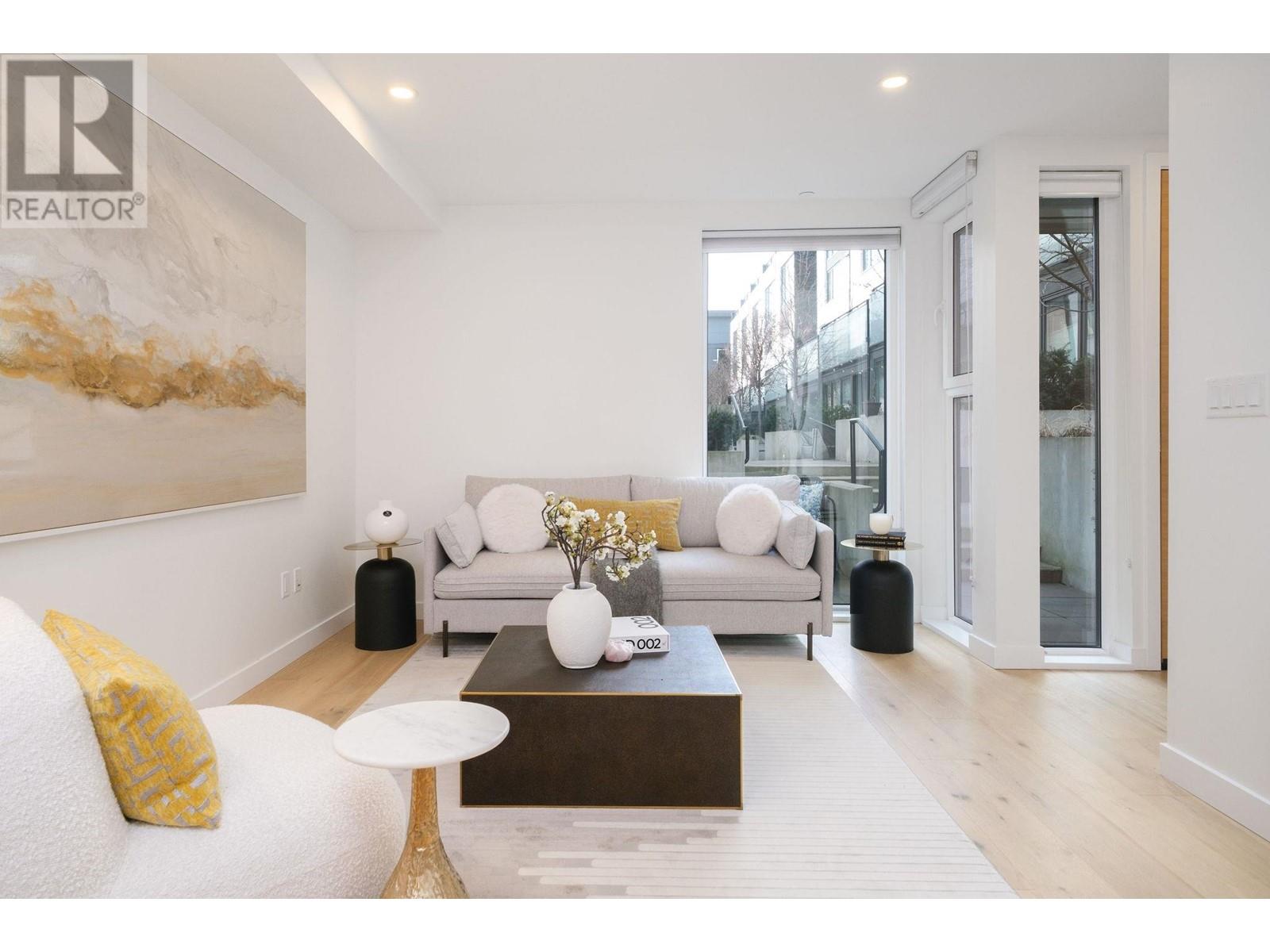 114 649 E 3rd Street, North Vancouver, British Columbia  V7L 1G6 - Photo 2 - R2973066