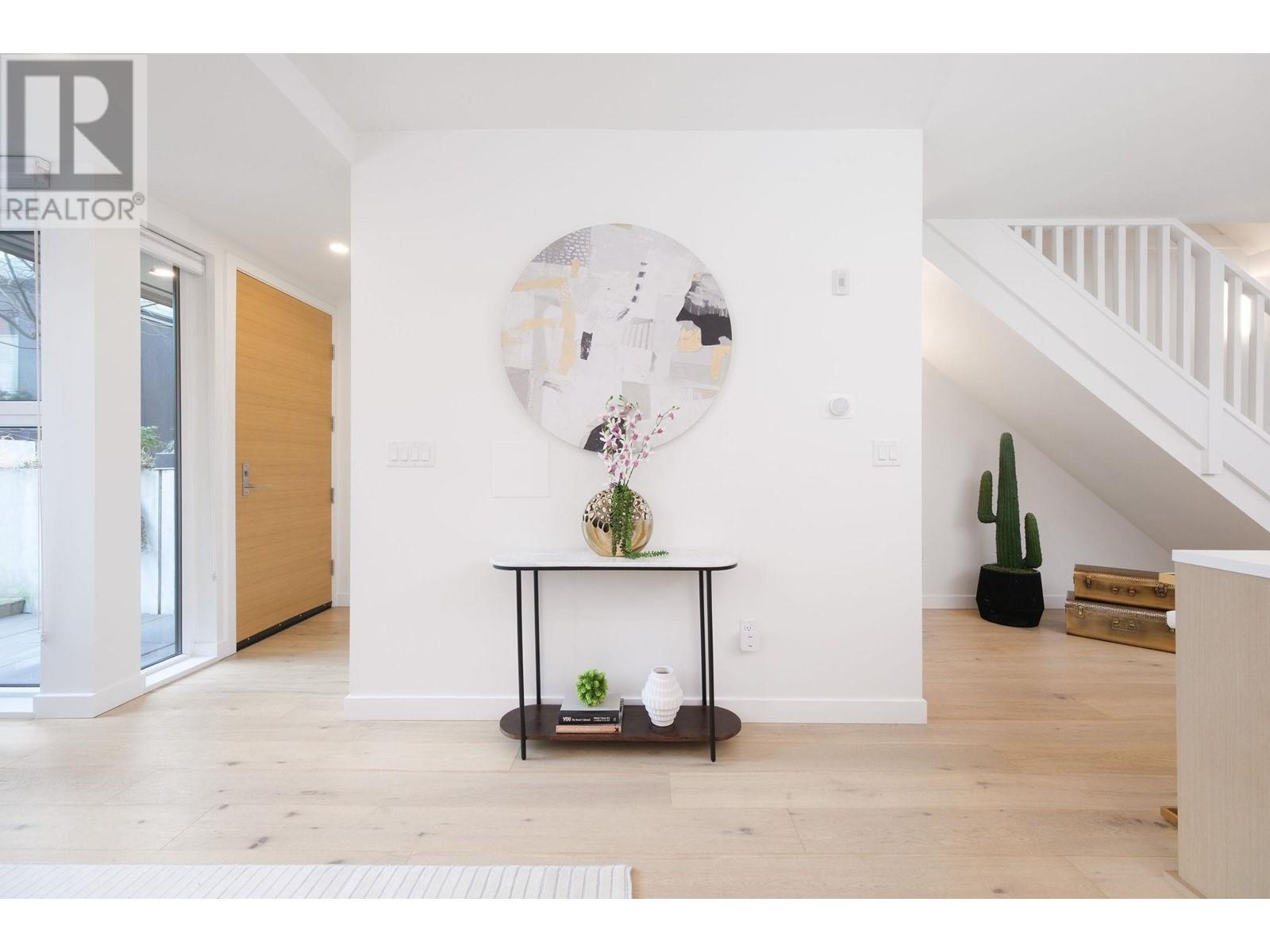 114 649 E 3rd Street, North Vancouver, British Columbia  V7L 1G6 - Photo 5 - R2973066