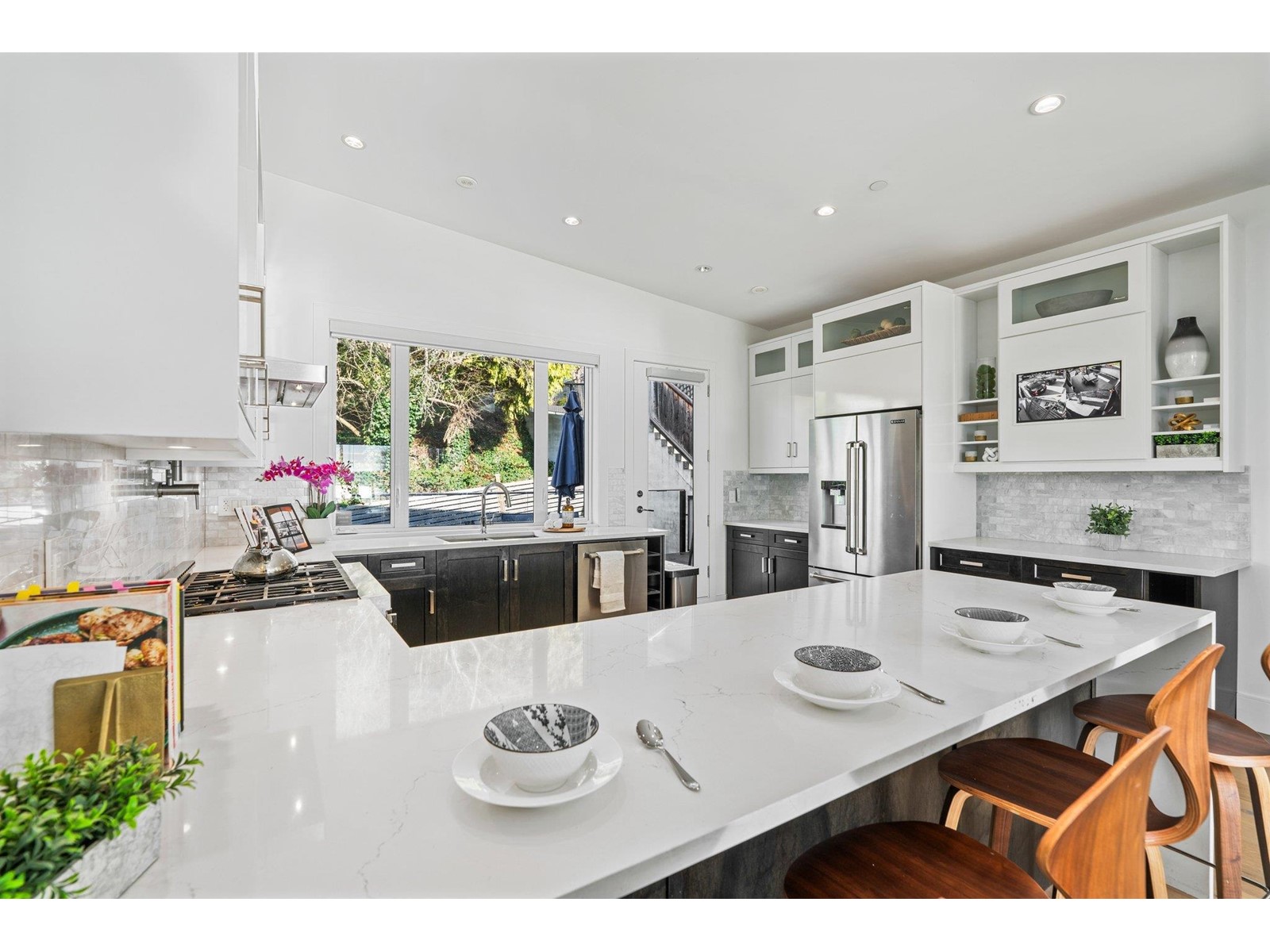 Property at 14857 BUENA VISTA AVENUE image 5