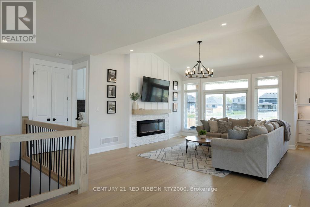 Property at 11 BRISCOE CRESCENT image 3