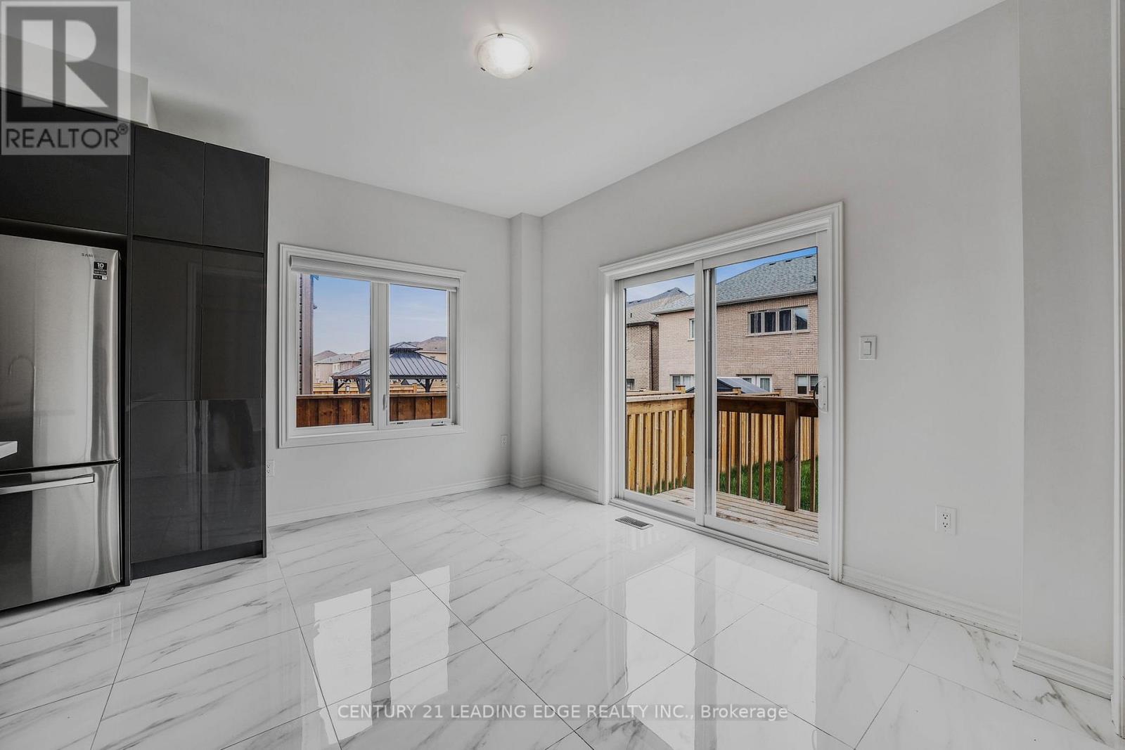 5 Valleo Street, Georgina (Keswick North), Ontario  L4P 0J8 - Photo 10 - N11999438