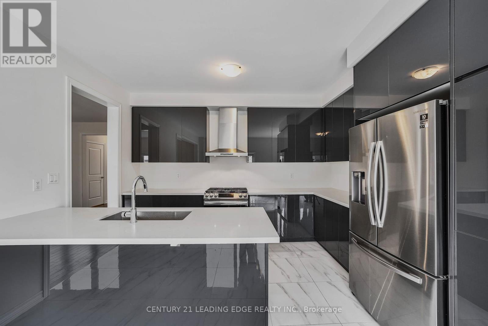 5 Valleo Street, Georgina (Keswick North), Ontario  L4P 0J8 - Photo 13 - N11999438