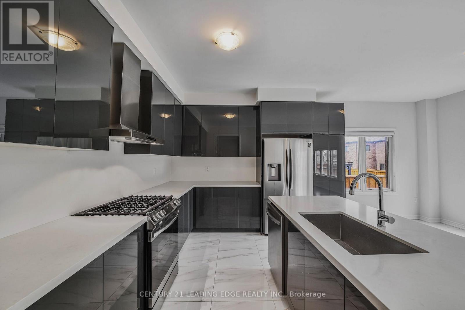 5 Valleo Street, Georgina (Keswick North), Ontario  L4P 0J8 - Photo 14 - N11999438