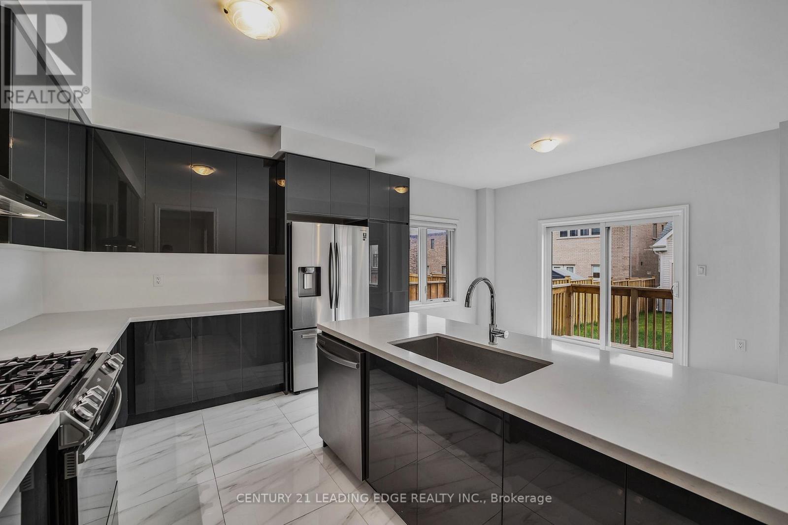 5 Valleo Street, Georgina (Keswick North), Ontario  L4P 0J8 - Photo 15 - N11999438