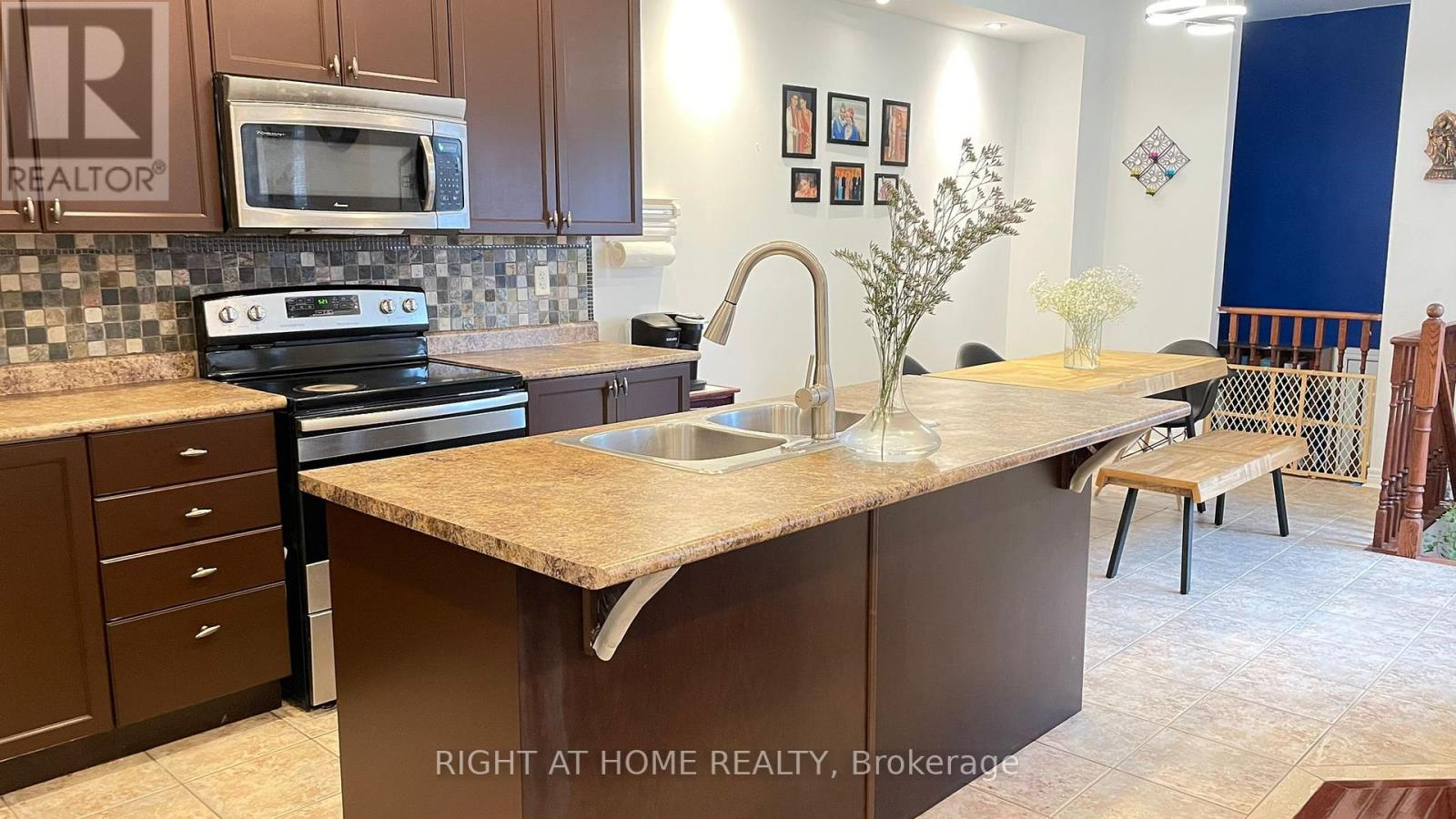 Property at 5537 WATERWIND CRESCENT image 3