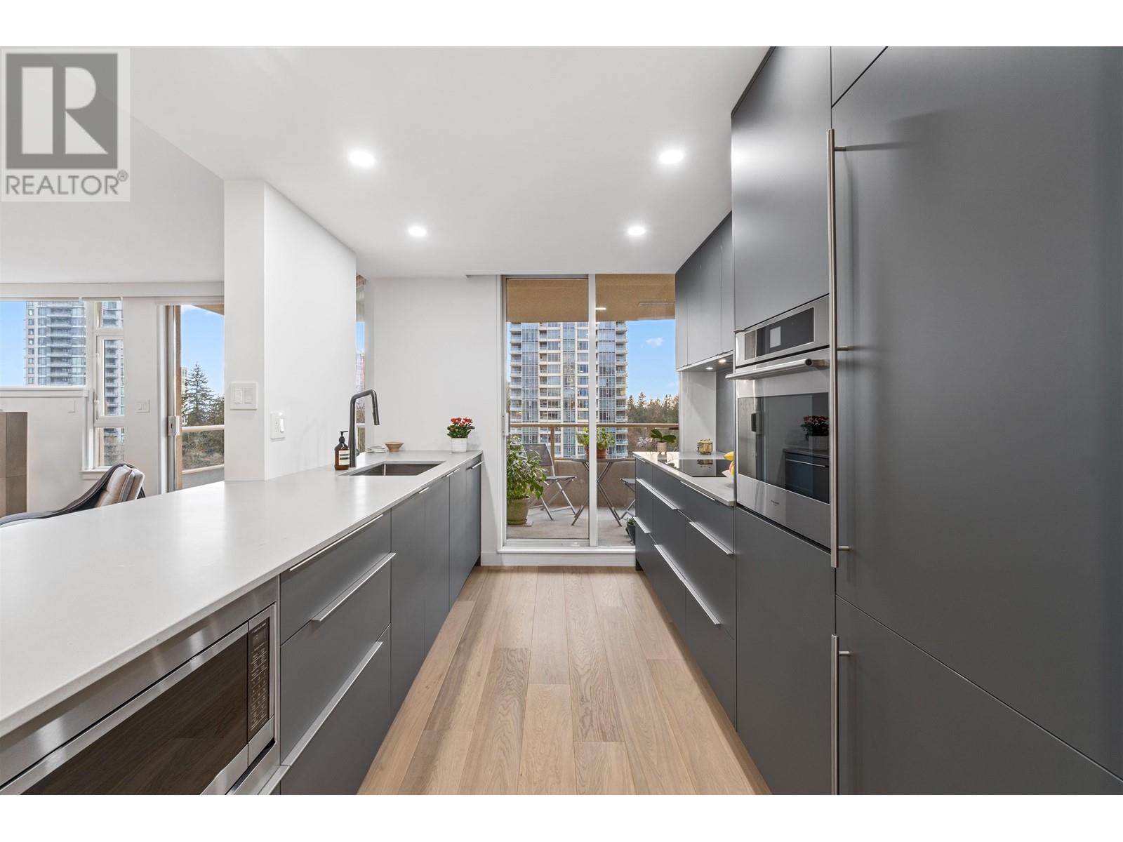 Listing Picture 3 of 23 : 802 7108 EDMONDS STREET, Burnaby / 本拿比 - 魯藝地產 Yvonne Lu Group - MLS Medallion Club Member