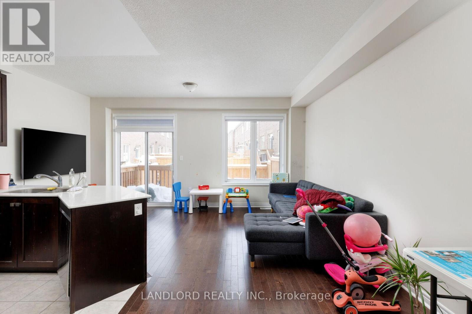 Property at 57 BENHURST CRESCENT image 5