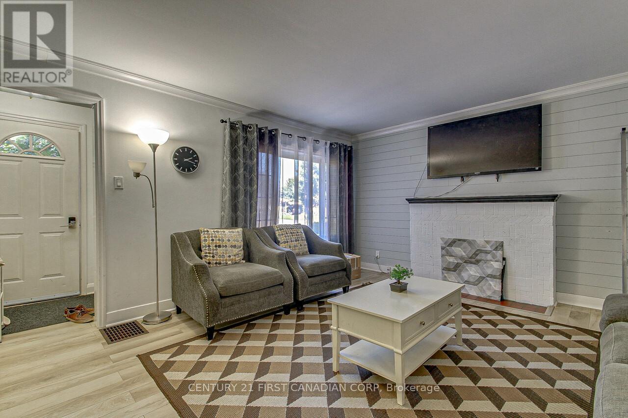 Property at 1891 PARKHURST AVENUE image 4
