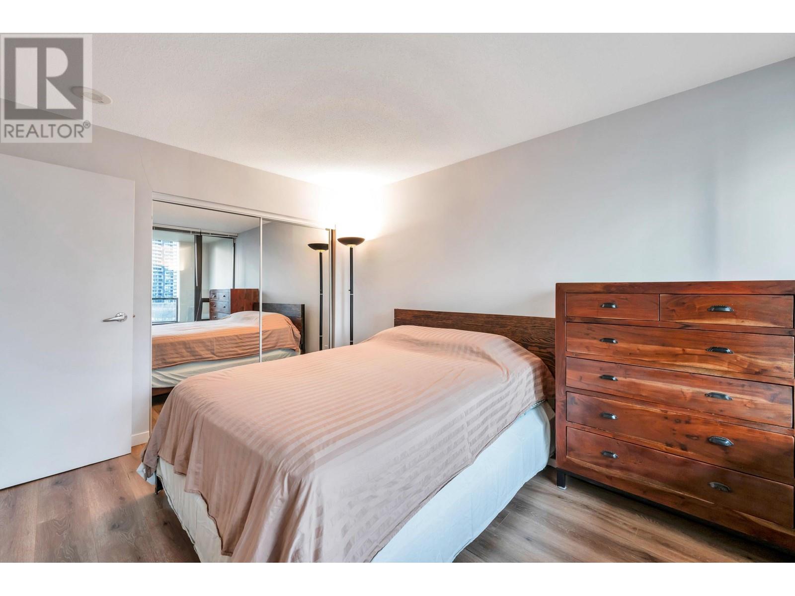 Listing Picture 11 of 31 : 1105 4118 DAWSON STREET, Burnaby / 本拿比 - 魯藝地產 Yvonne Lu Group - MLS Medallion Club Member