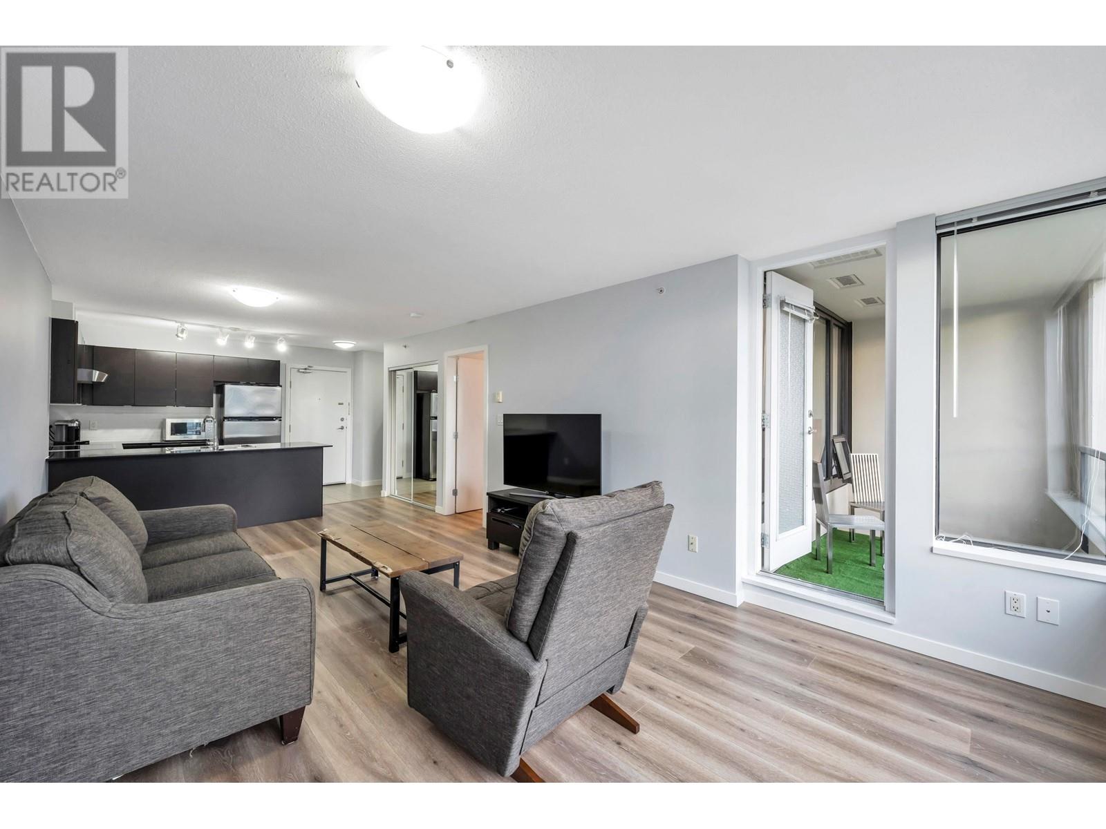 Listing Picture 3 of 31 : 1105 4118 DAWSON STREET, Burnaby / 本拿比 - 魯藝地產 Yvonne Lu Group - MLS Medallion Club Member