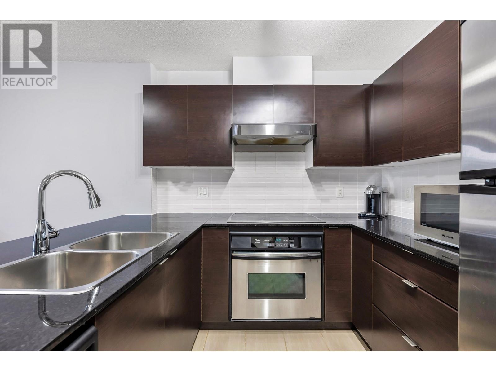 Listing Picture 9 of 31 : 1105 4118 DAWSON STREET, Burnaby / 本拿比 - 魯藝地產 Yvonne Lu Group - MLS Medallion Club Member