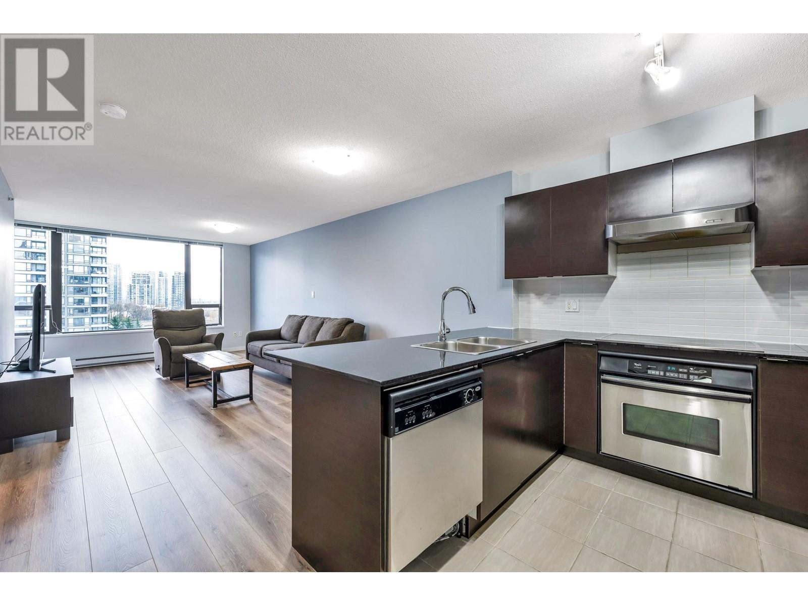 Listing Picture 7 of 31 : 1105 4118 DAWSON STREET, Burnaby / 本拿比 - 魯藝地產 Yvonne Lu Group - MLS Medallion Club Member