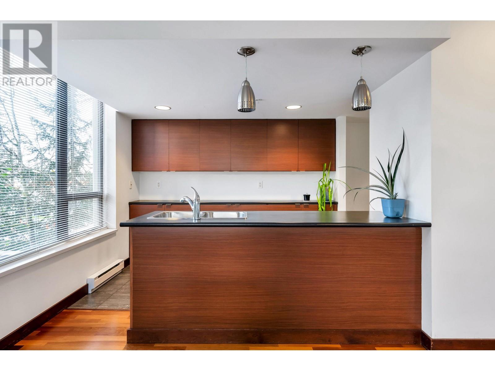 Listing Picture 25 of 31 : 1105 4118 DAWSON STREET, Burnaby / 本拿比 - 魯藝地產 Yvonne Lu Group - MLS Medallion Club Member