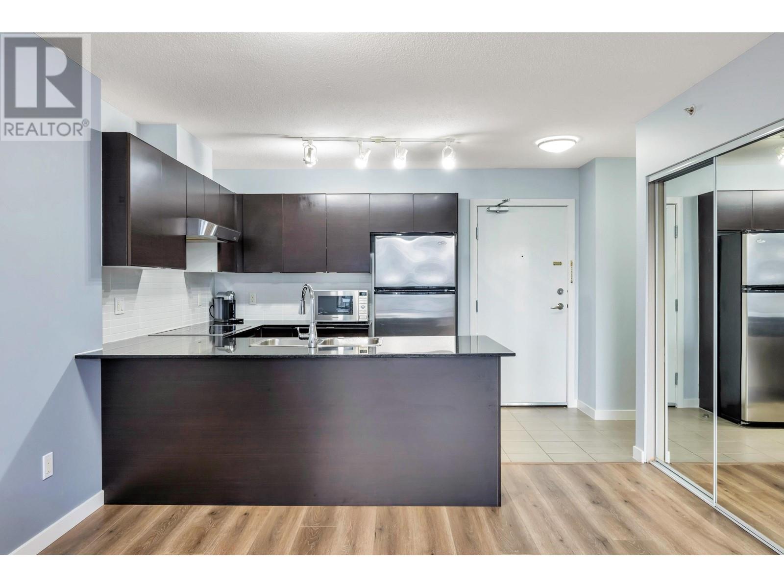 Listing Picture 5 of 31 : 1105 4118 DAWSON STREET, Burnaby / 本拿比 - 魯藝地產 Yvonne Lu Group - MLS Medallion Club Member