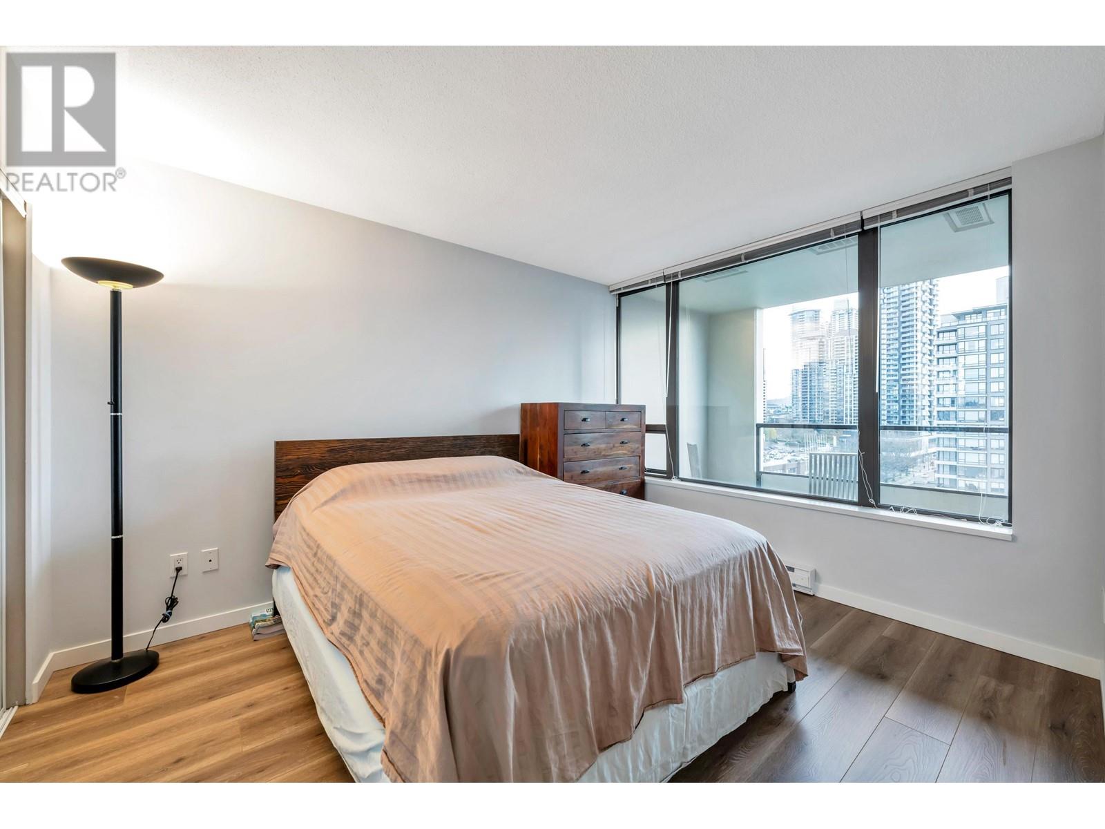 Listing Picture 10 of 31 : 1105 4118 DAWSON STREET, Burnaby / 本拿比 - 魯藝地產 Yvonne Lu Group - MLS Medallion Club Member