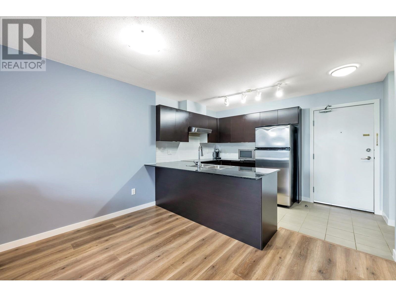 Listing Picture 4 of 31 : 1105 4118 DAWSON STREET, Burnaby / 本拿比 - 魯藝地產 Yvonne Lu Group - MLS Medallion Club Member