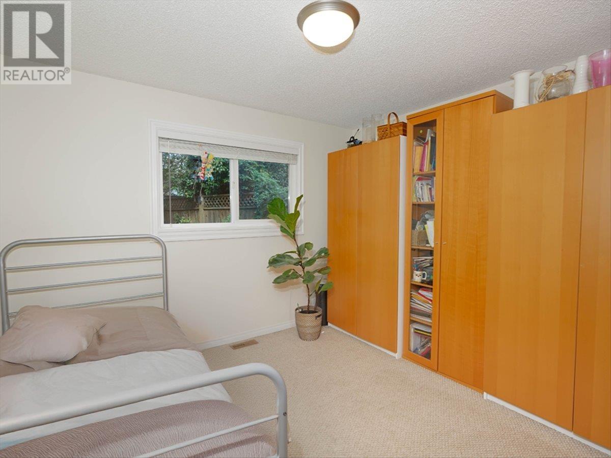 3253 Dunkirk Avenue, Coquitlam, British Columbia  V3E 1G8 - Photo 13 - R2973094