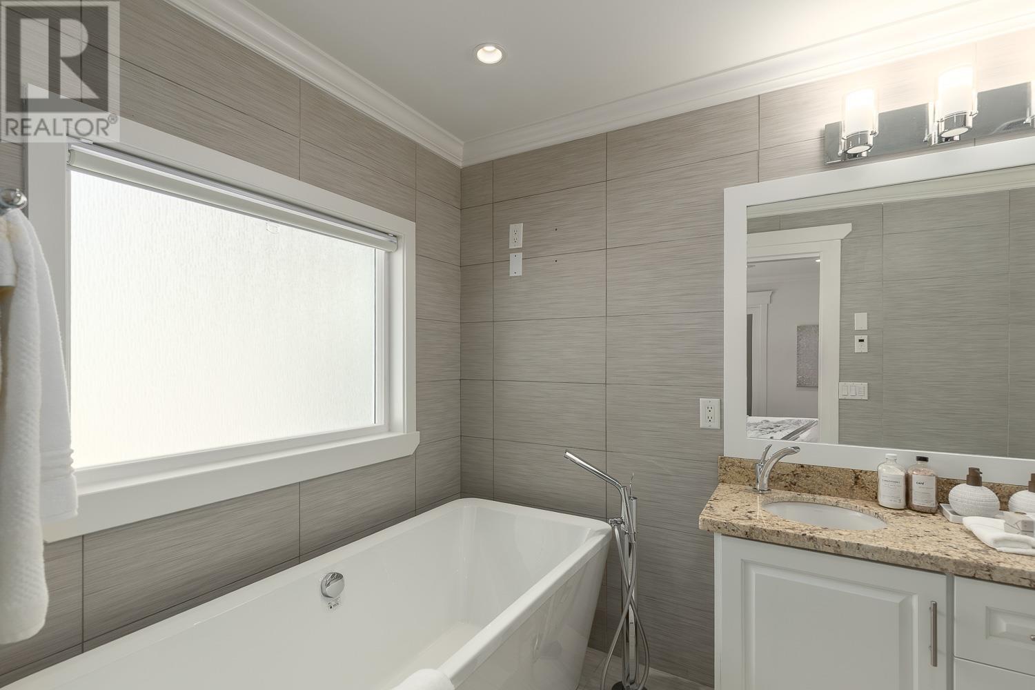 716 E 29th Street, North Vancouver, British Columbia  V7K 1B3 - Photo 21 - R2973023