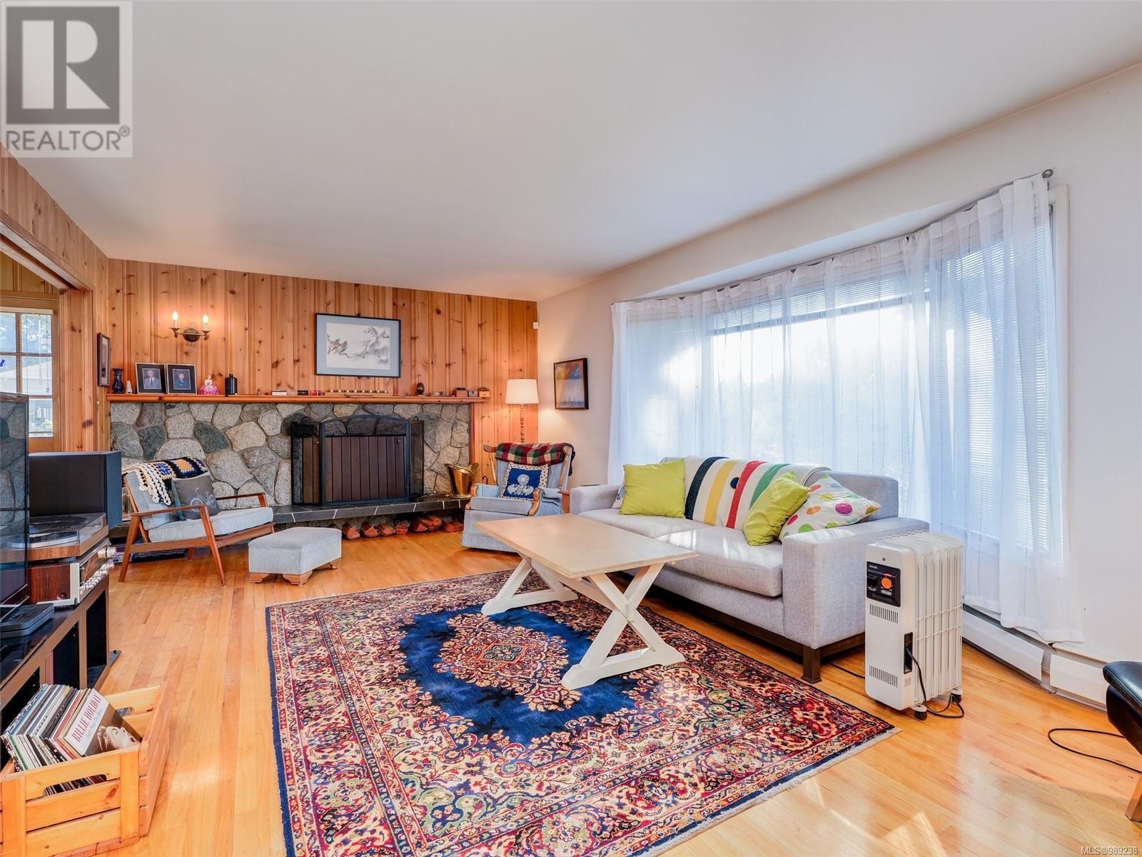 Property at 4799 Cordova Bay Rd image 2