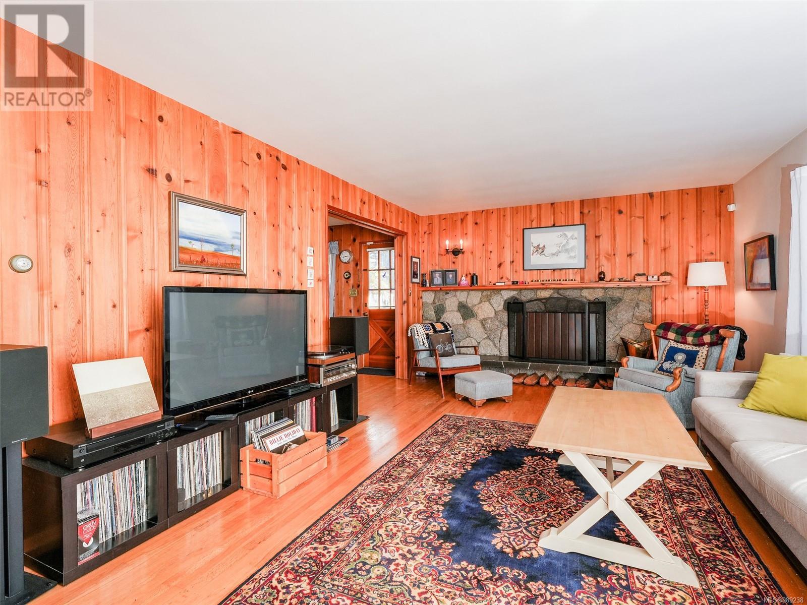 Property at 4799 Cordova Bay Rd image 5