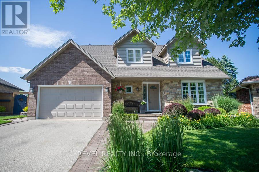 15 PINTO COURT, Brant, Ontario