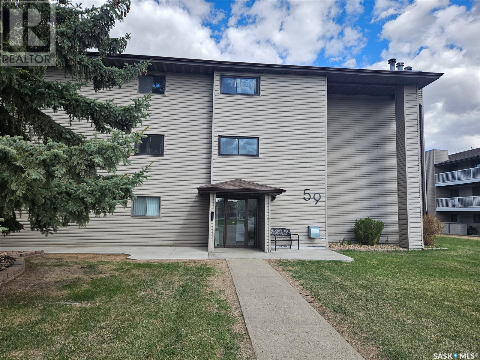 209 59 Wood Lily Drive, Moose Jaw, Saskatchewan  S6J 1H1 - Photo 2 - SK997054