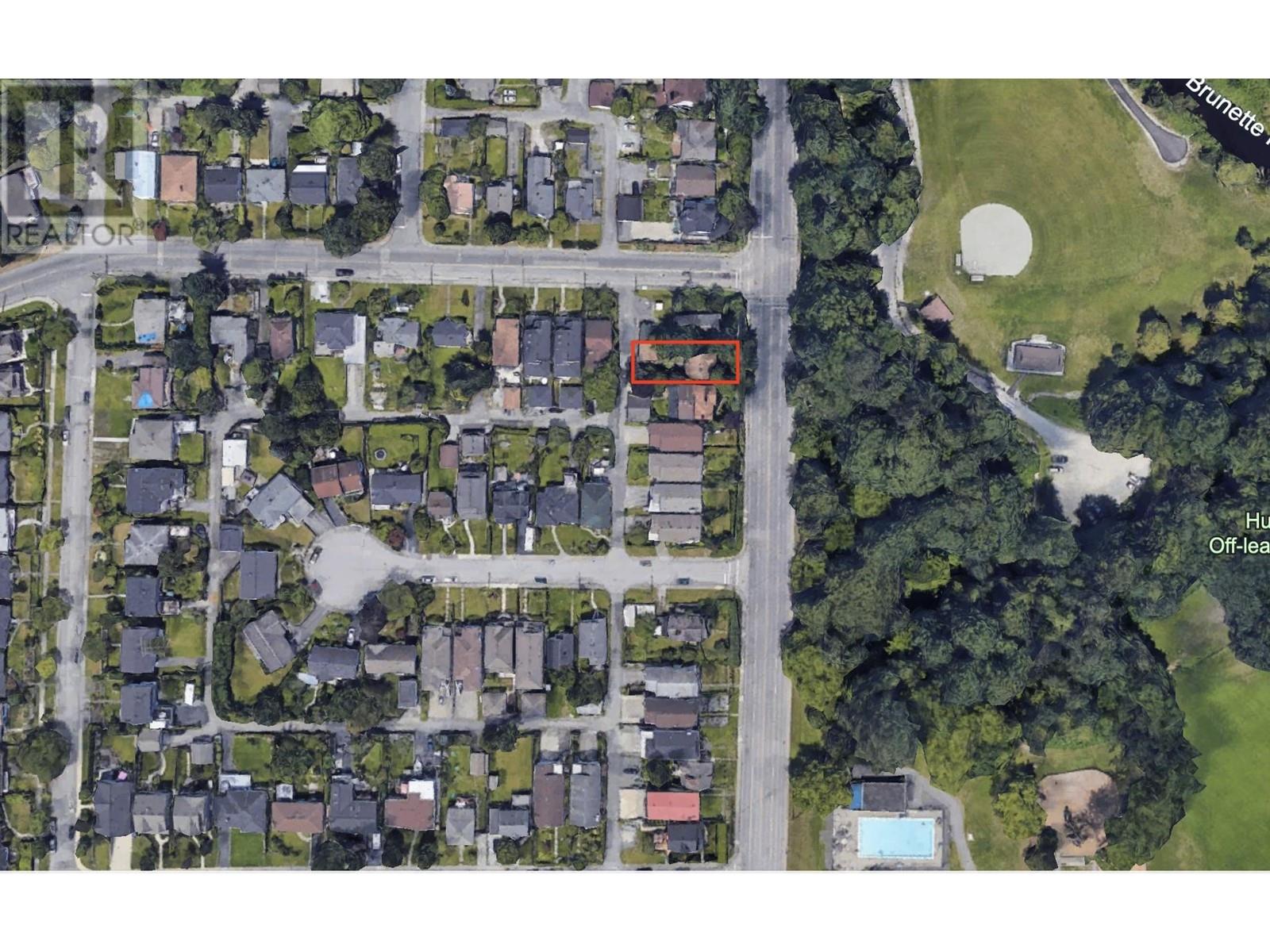613 E Columbia Street, New Westminster, British Columbia  V3L 3Y1 - Photo 2 - R2961425