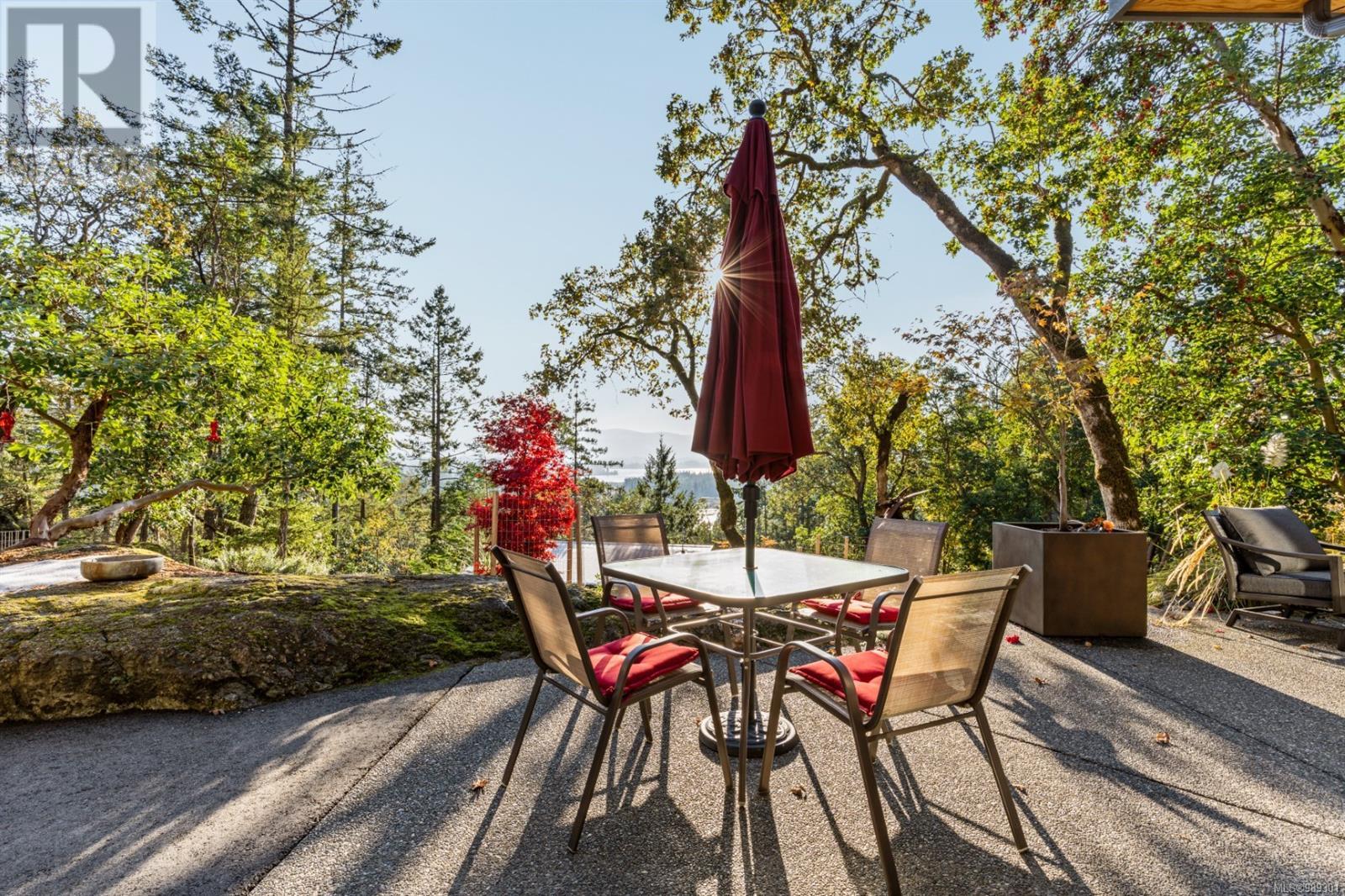 Property at 6865 Southview Terr image 3