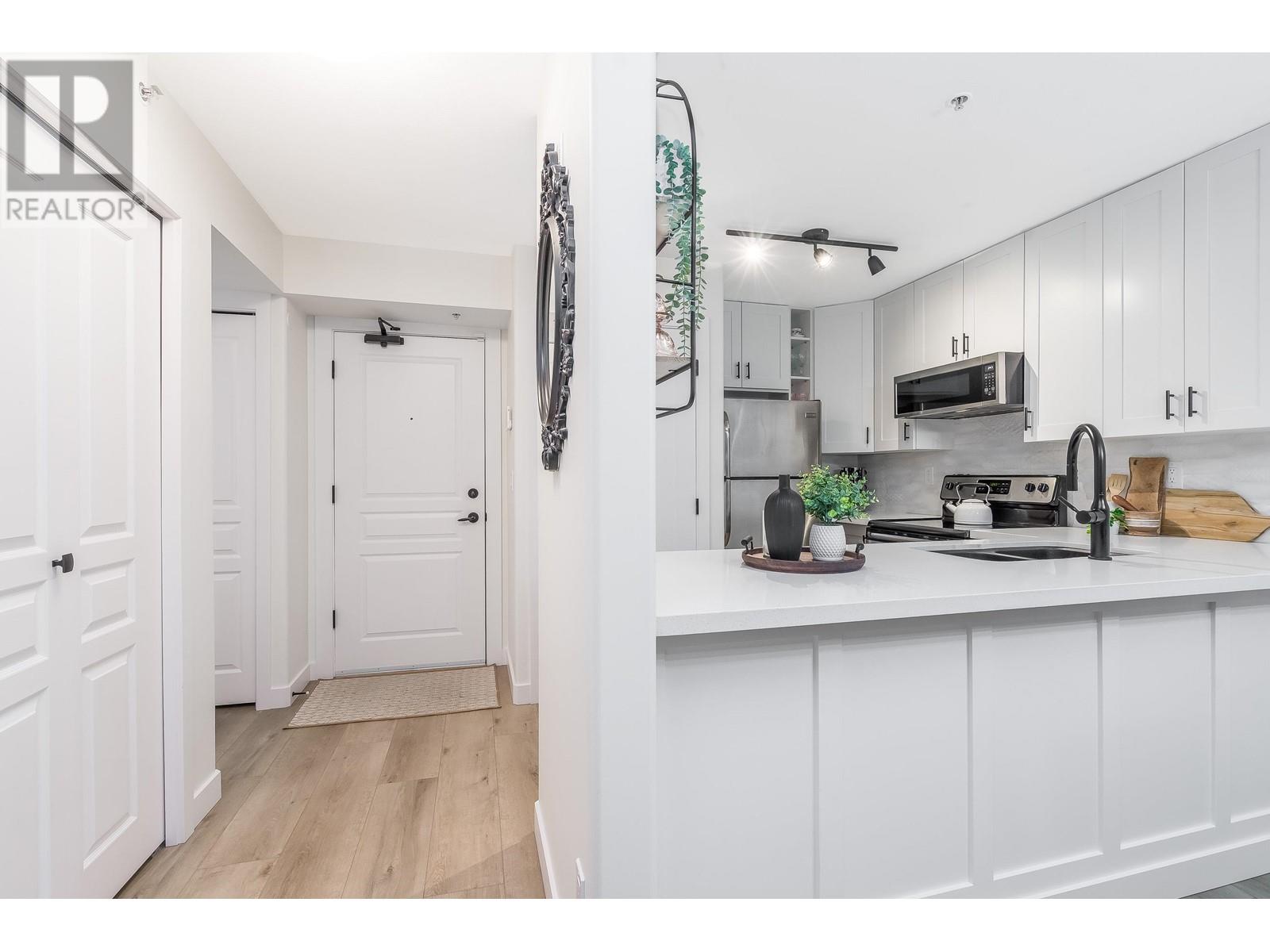 202 214 Eleventh Street, New Westminster, British Columbia  V3M 4C9 - Photo 5 - R2970609