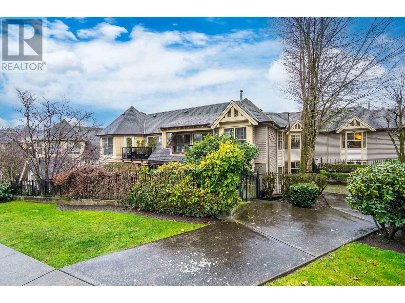202 214 Eleventh Street, New Westminster, British Columbia  V3M 4C9 - Photo 3 - R2970609