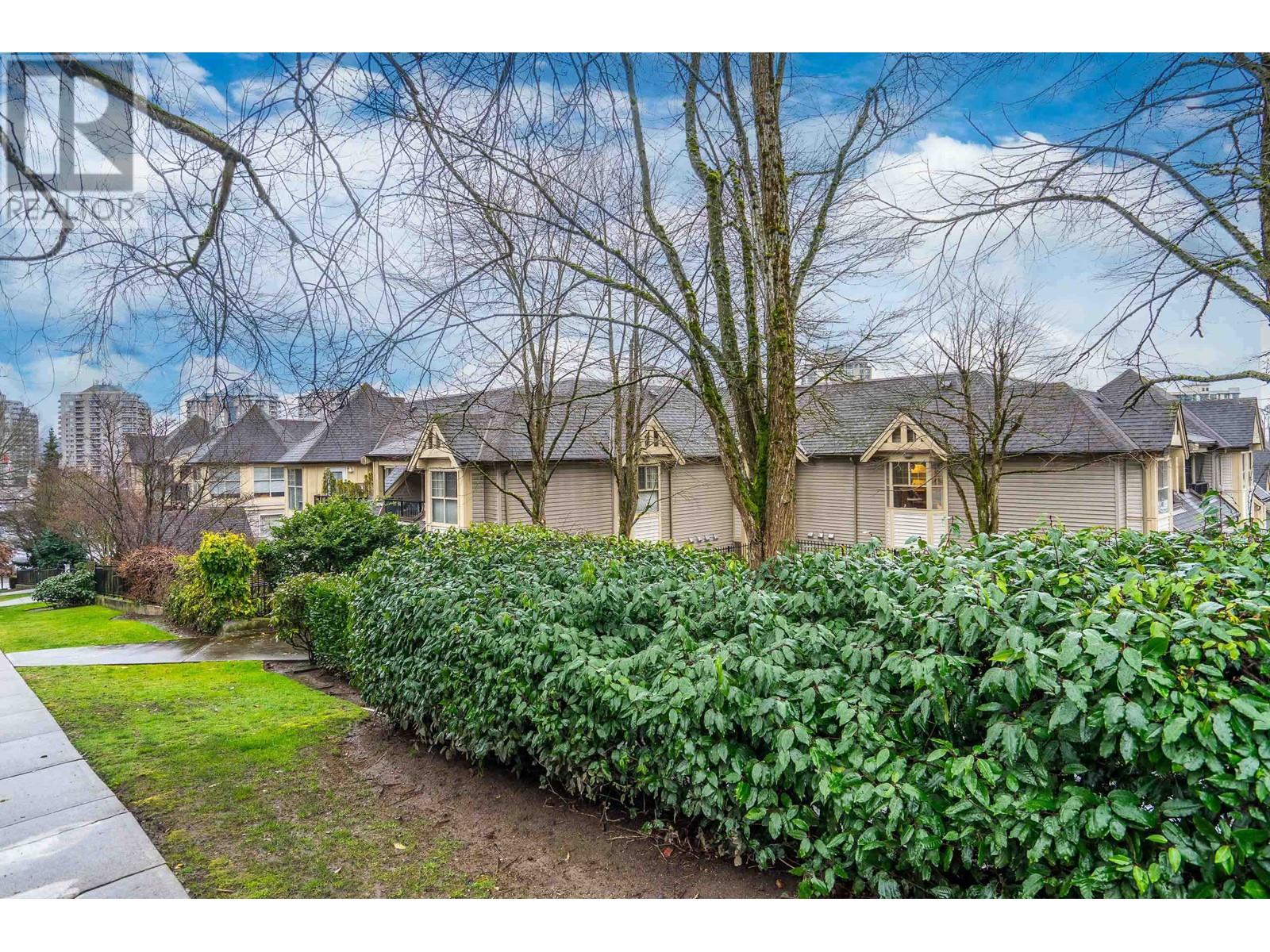 202 214 Eleventh Street, New Westminster, British Columbia  V3M 4C9 - Photo 2 - R2970609